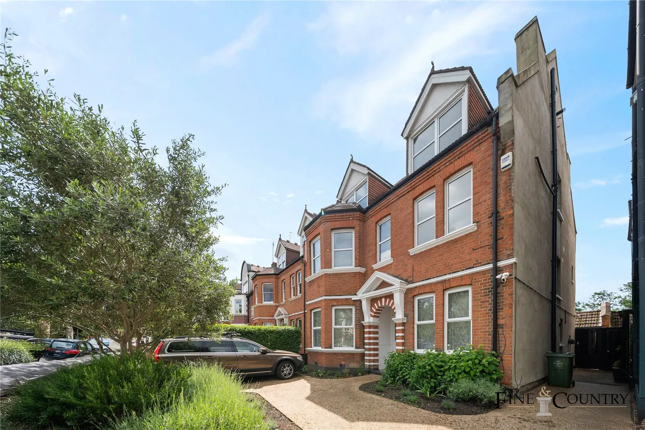 6 bed house for sale, Dartmouth Road, London