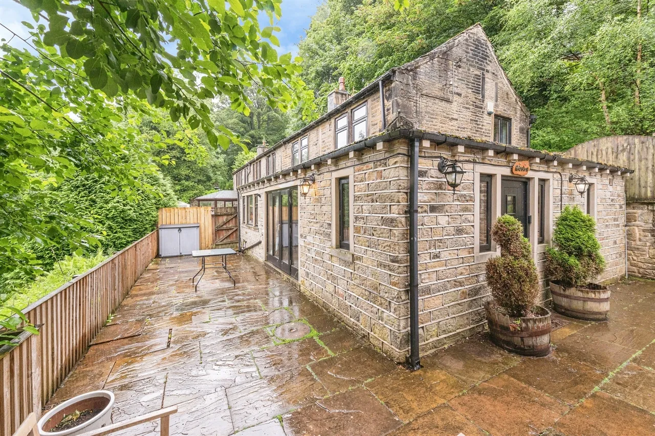 3 bed house for sale — Hey Bottom, New Mill, Holmfirth
