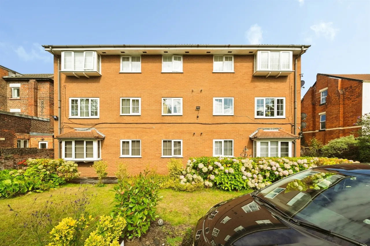 2 bed flat for sale — Penkett Road, WALLASEY