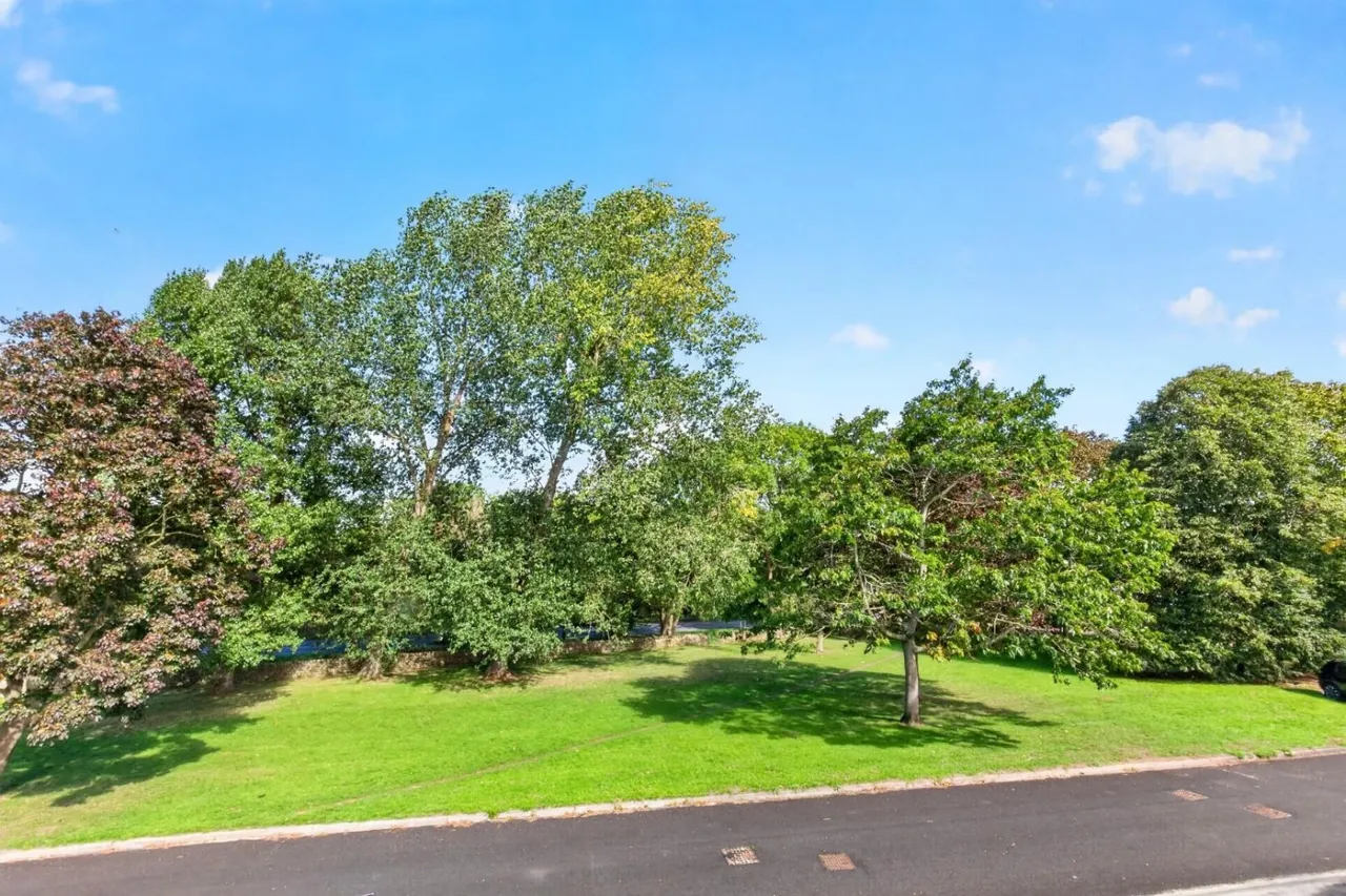 Beningborough Drive, Harrogate, photo 3