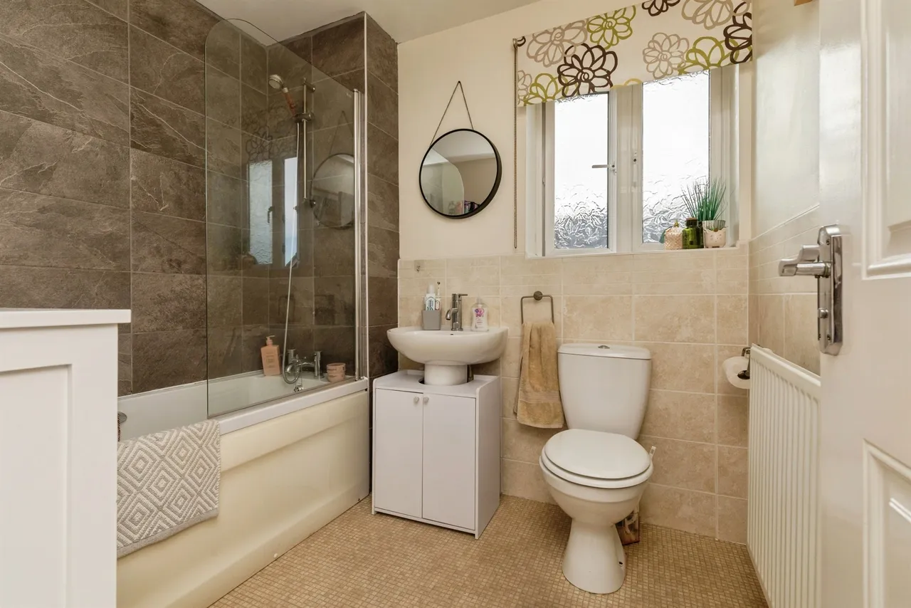 Loop Road, Mangotsfield, BS16, photo 14