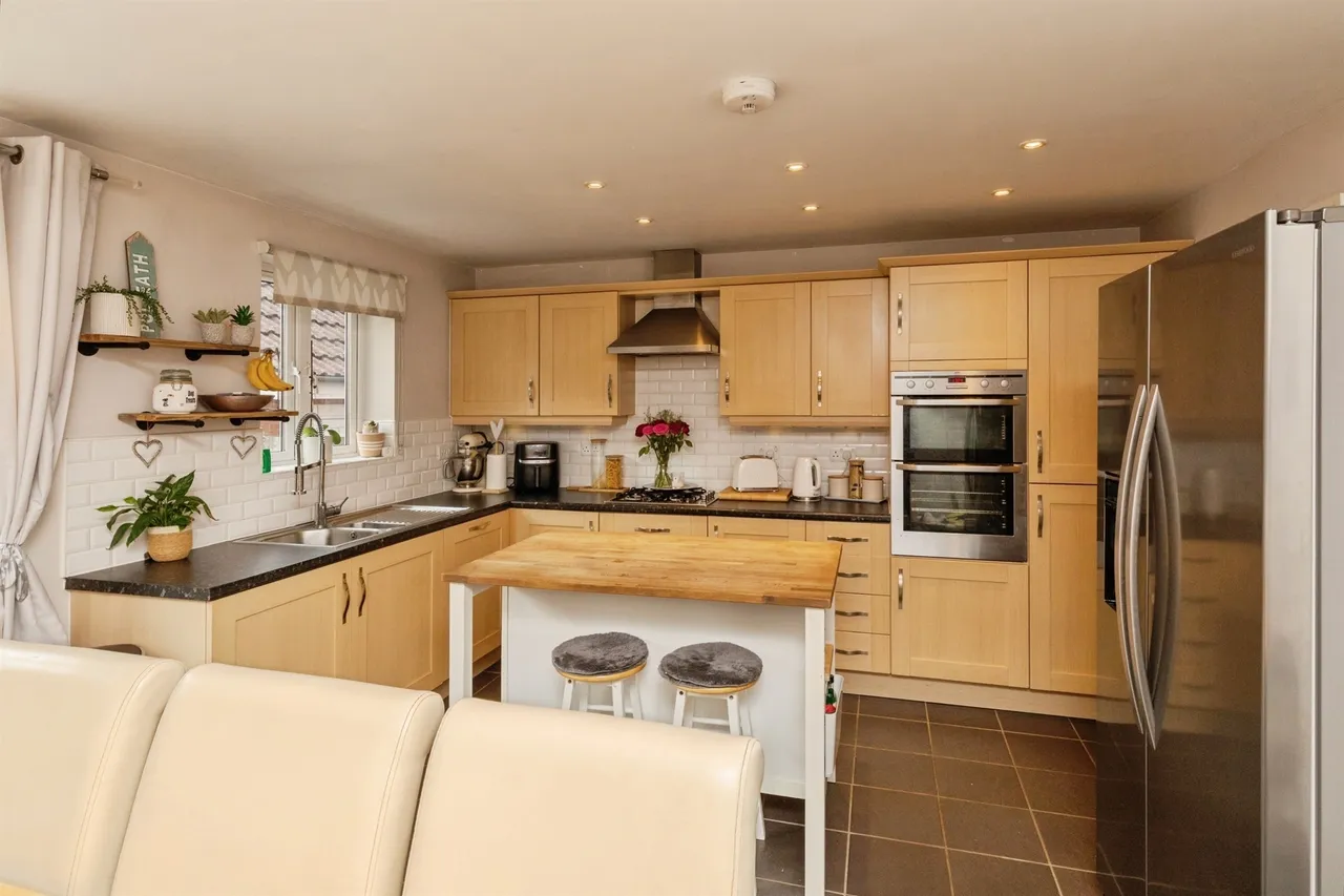 Loop Road, Mangotsfield, BS16, photo 4