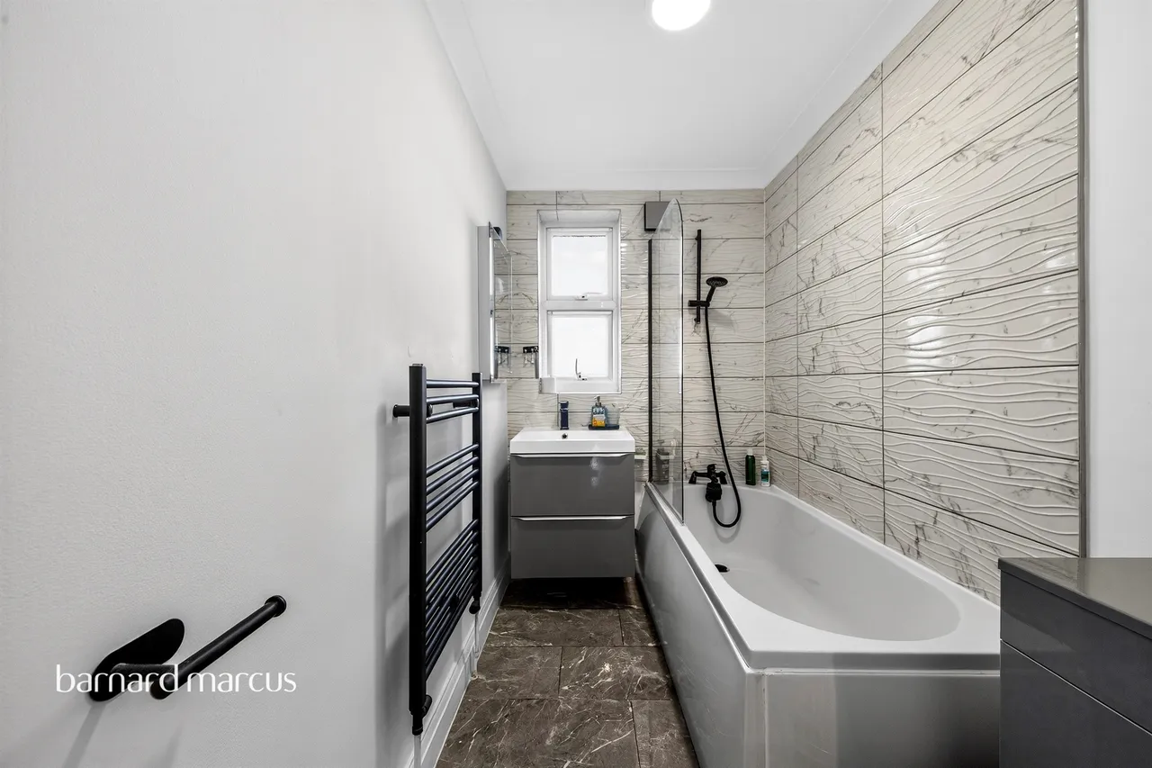 Waterfall Road, London, photo 8
