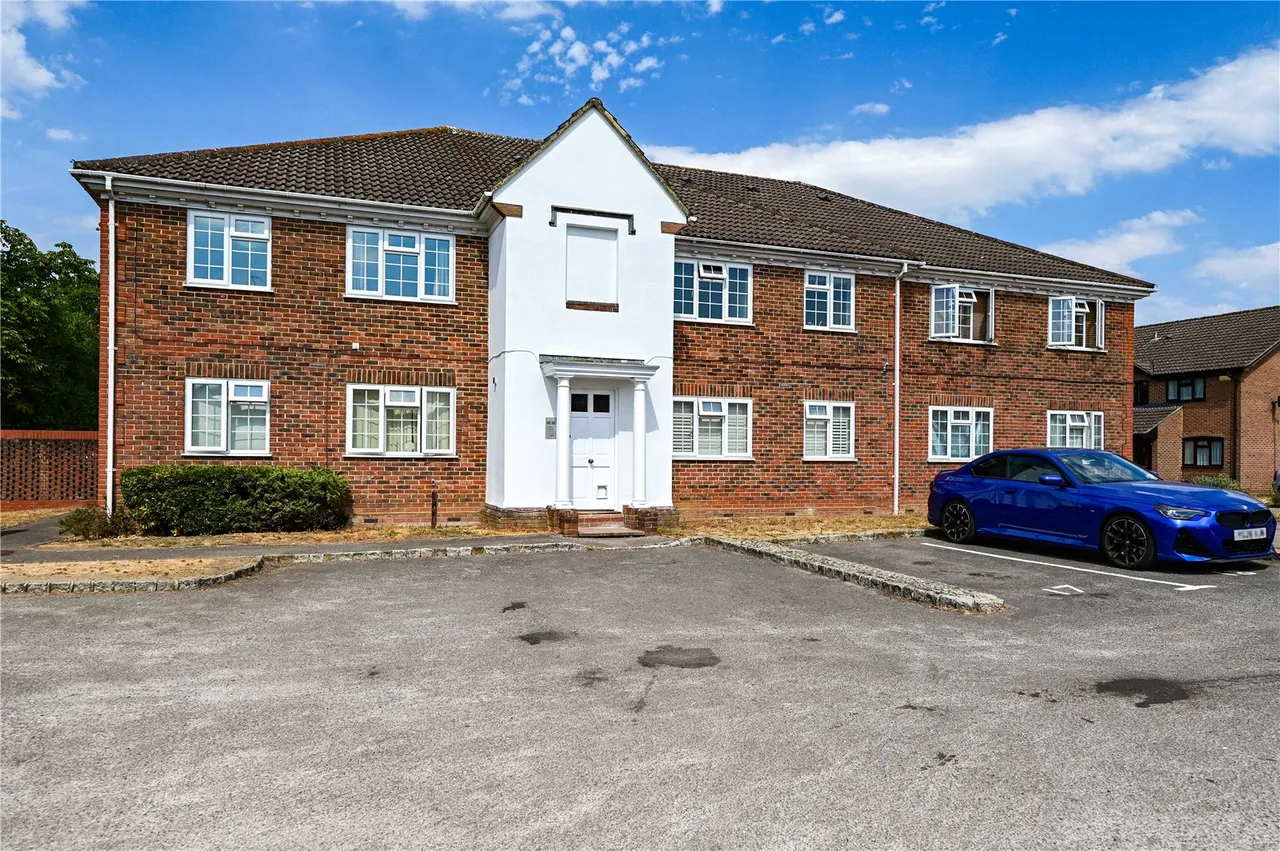 1 bed flat for sale — Kingfisher Walk, Ash, Guildford, Surrey, GU12 6RF