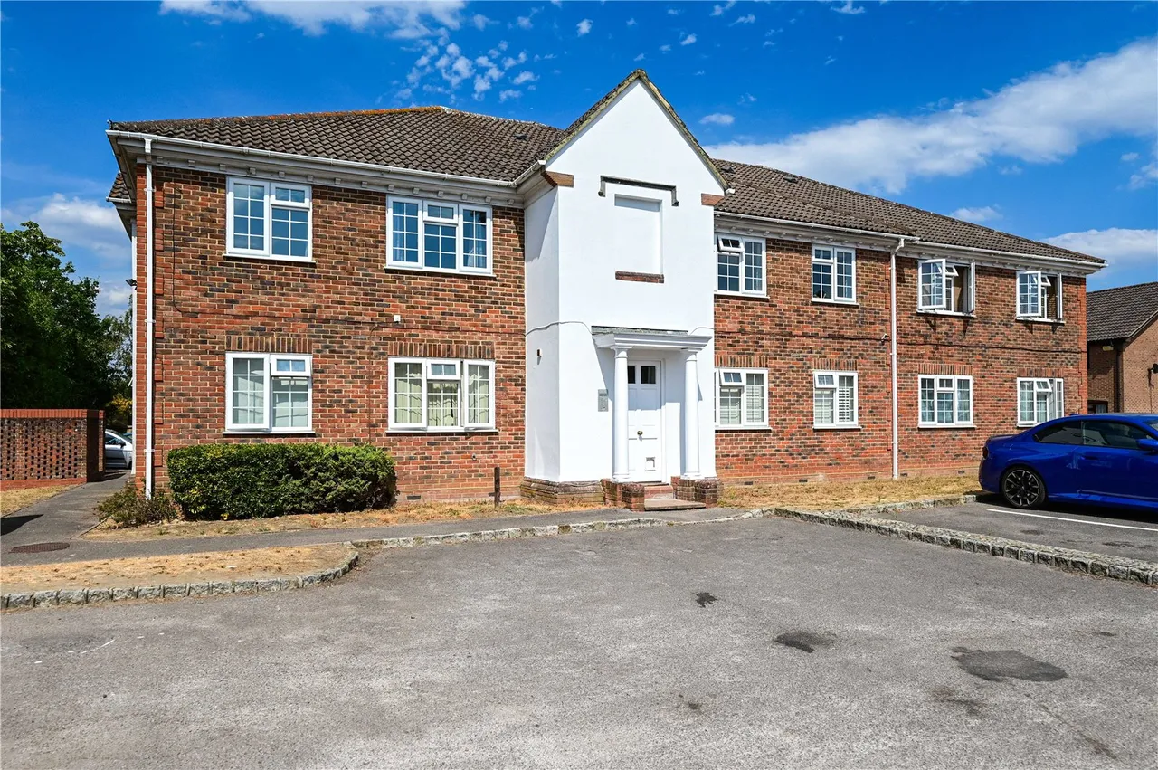 Kingfisher Walk, Ash, Guildford, Surrey, GU12 6RF, photo 9