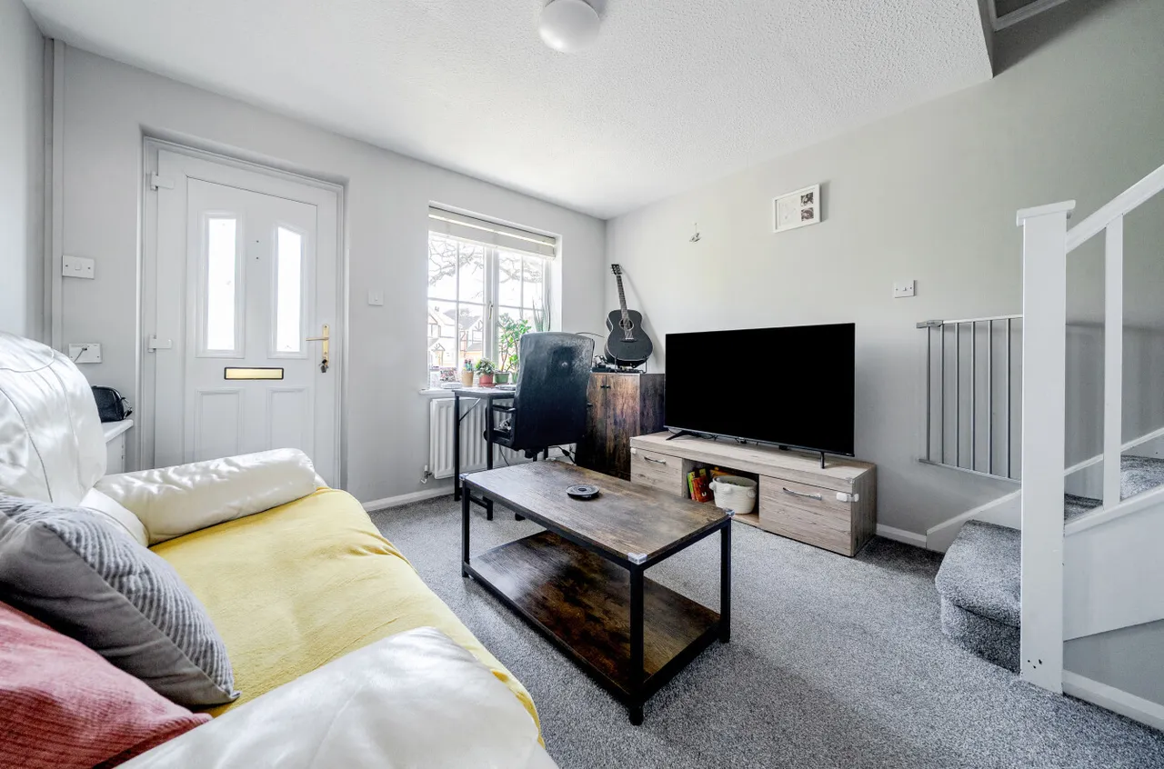 Lucas Green Road, West End, Woking, Surrey, GU24 9LU, photo 2