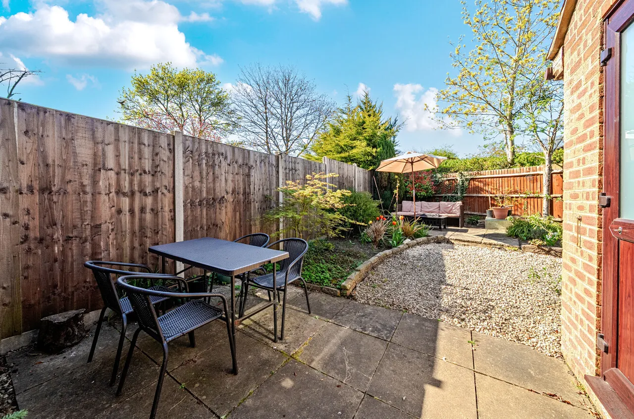 Lucas Green Road, West End, Woking, Surrey, GU24 9LU, photo 8