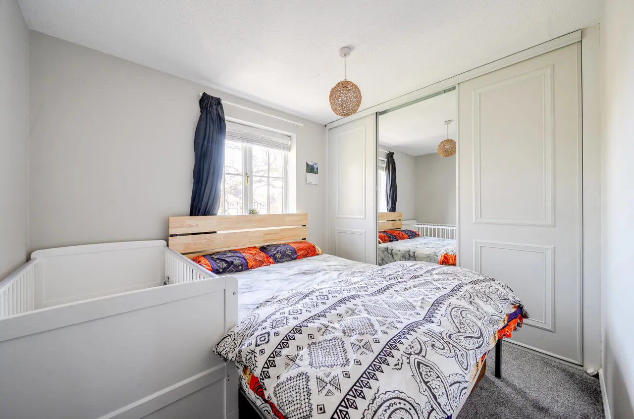Lucas Green Road, West End, Woking, Surrey, GU24 9LU, photo 6