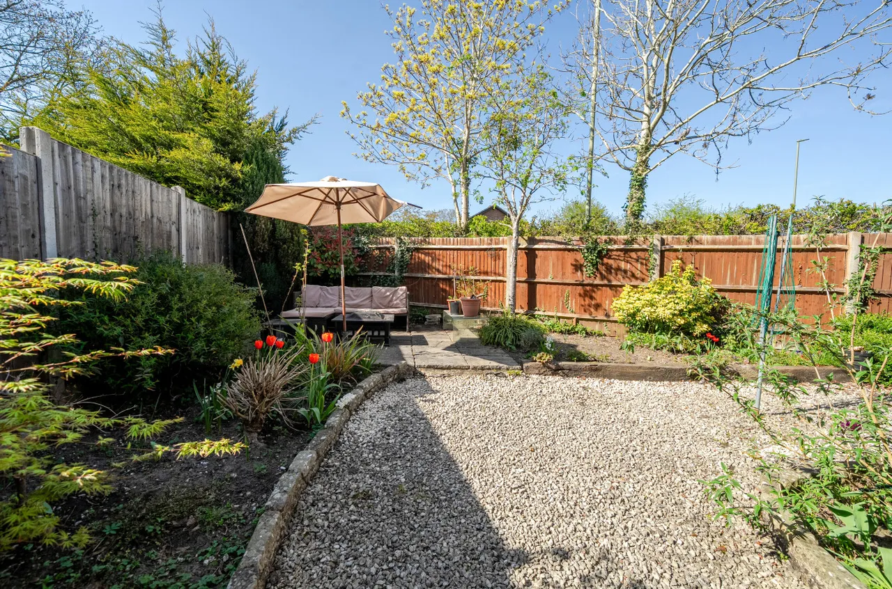Lucas Green Road, West End, Woking, Surrey, GU24 9LU, photo 9