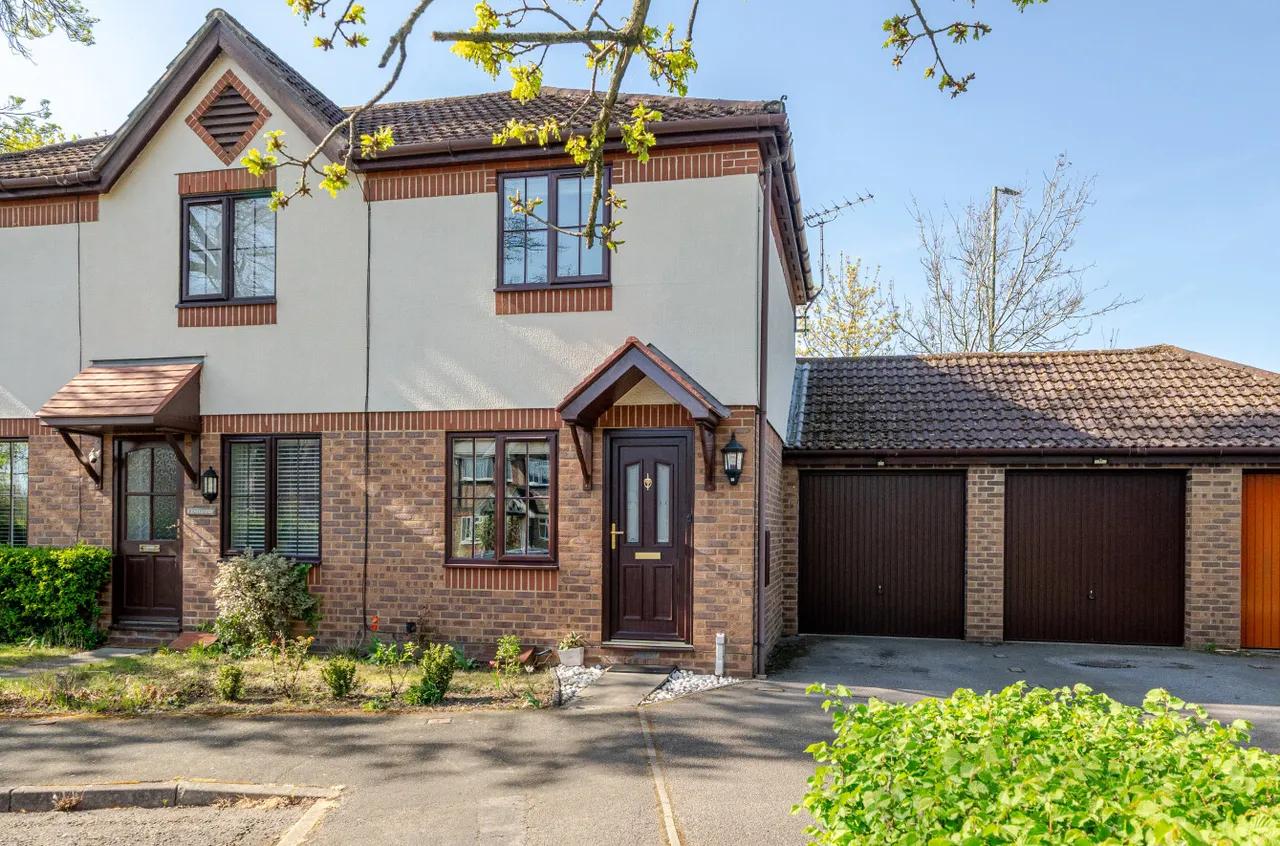 1 bed house for sale — Lucas Green Road, West End, Woking, Surrey, GU24 9LU