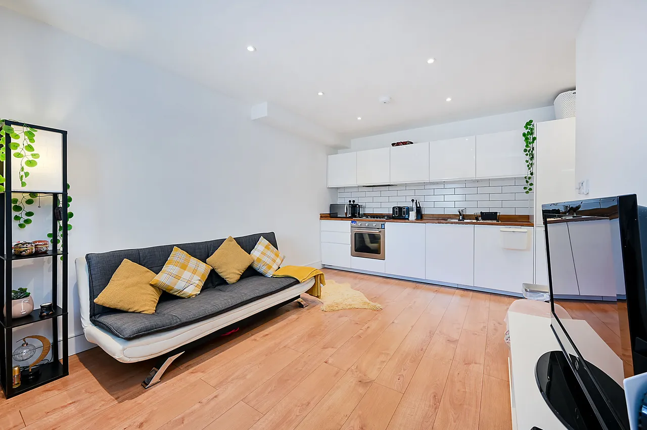 1 bed flat for sale — 238 Tolworth Rise South, Surbiton