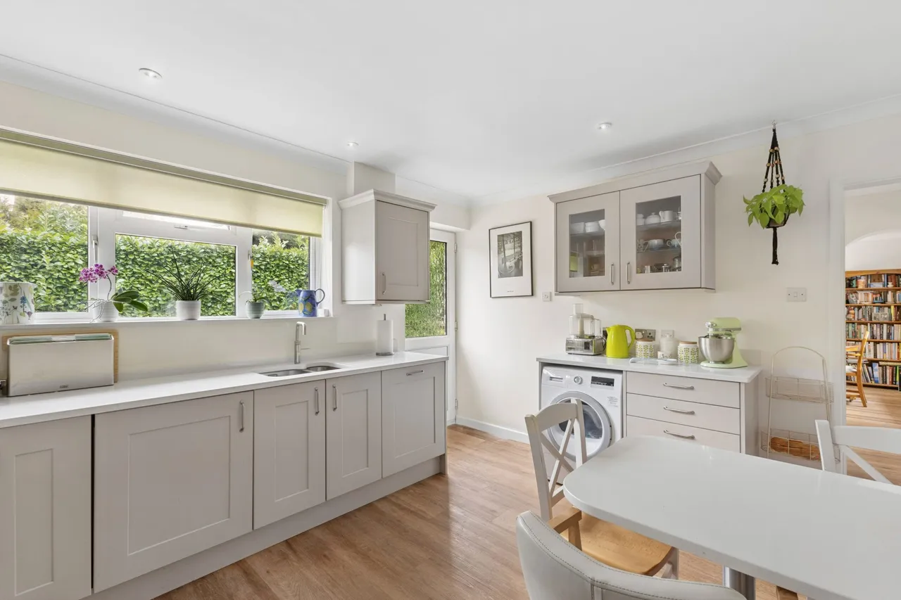 Brookside Pankridge Street, Crondall, Farnham, GU10 5RQ, photo 2