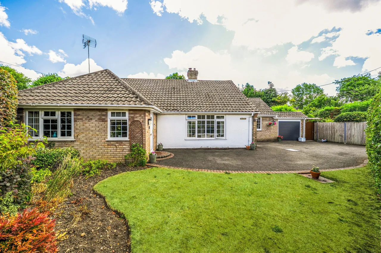 4 bed house for sale — Brookside Pankridge Street, Crondall, Farnham, GU10 5RQ