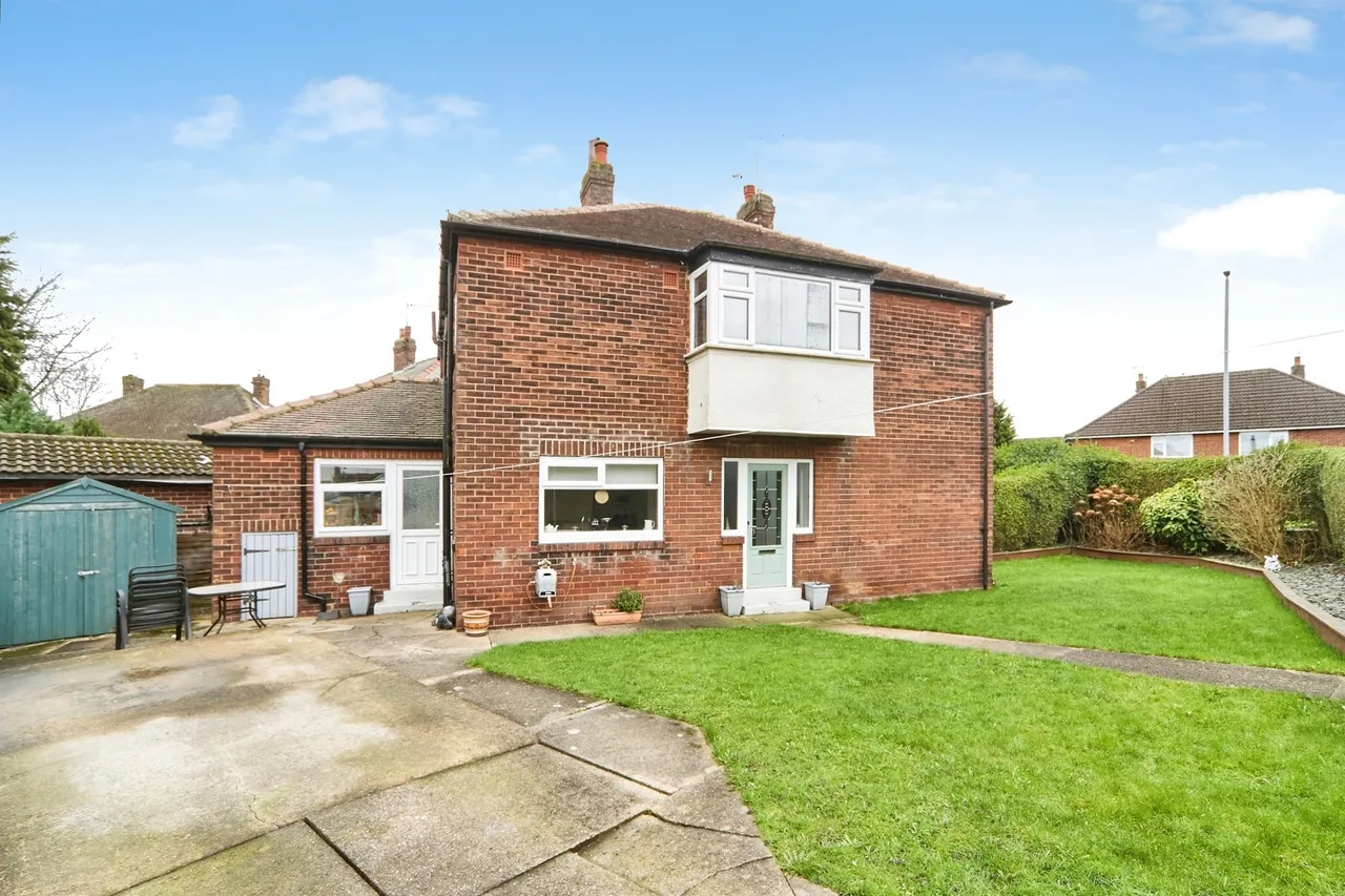 3 bed house for sale — Swinnow Drive, Leeds