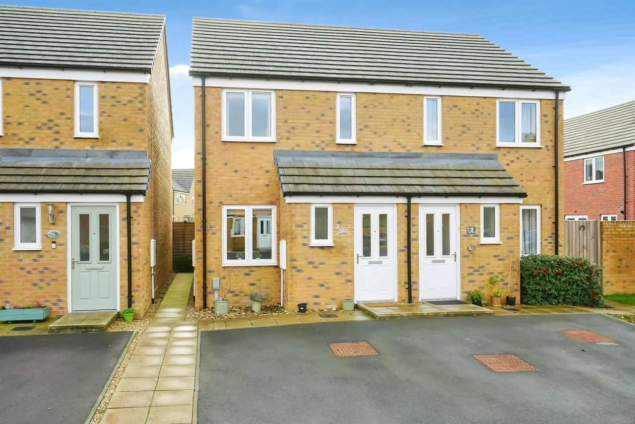 2 bed house for sale — Whitley Close, Grove, Wantage