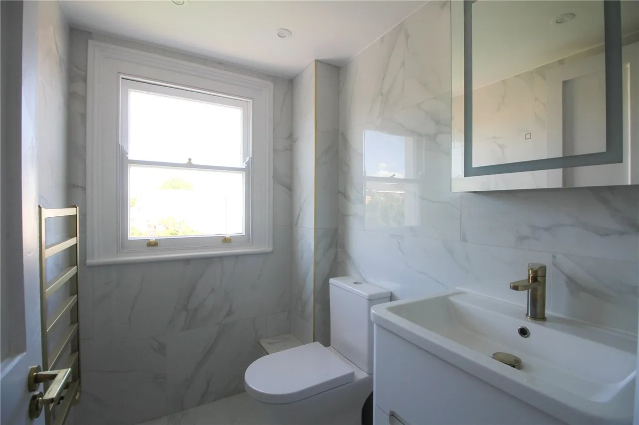 2 bed flat to rent — Hillcourt Road, Cheltenham, Gloucestershire, GL52