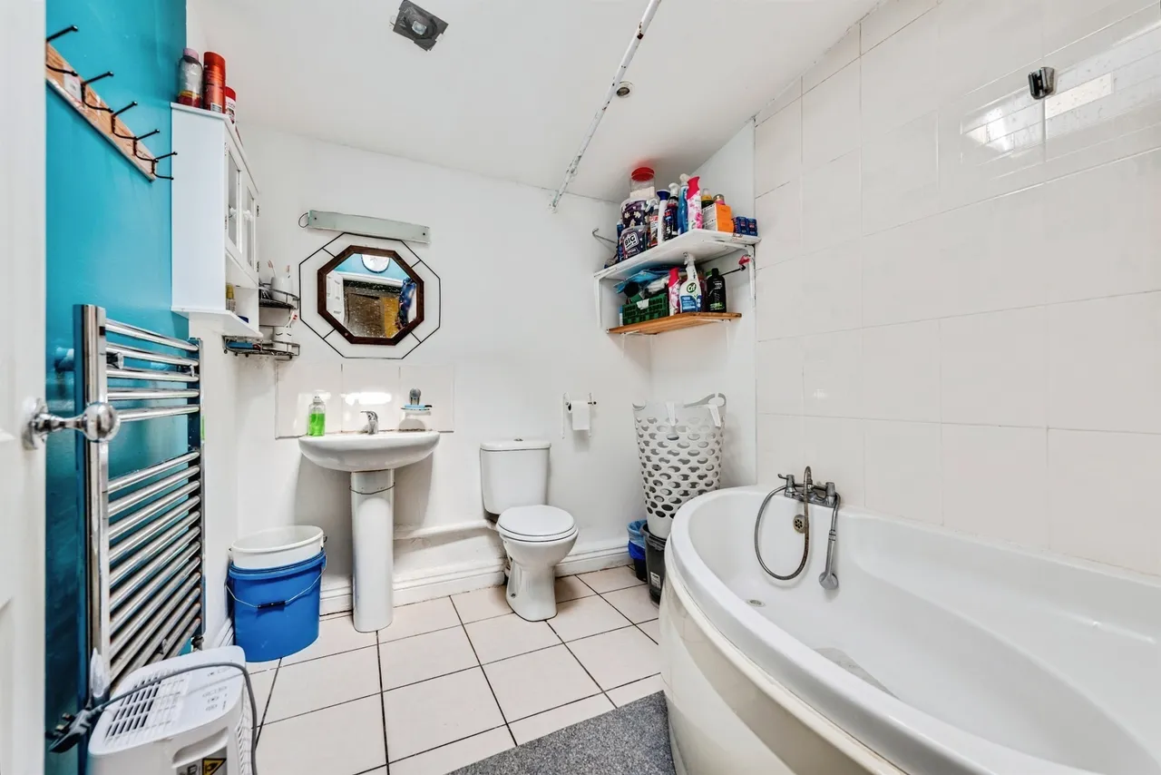 Salisbury Street, Swindon, SN1, photo 8