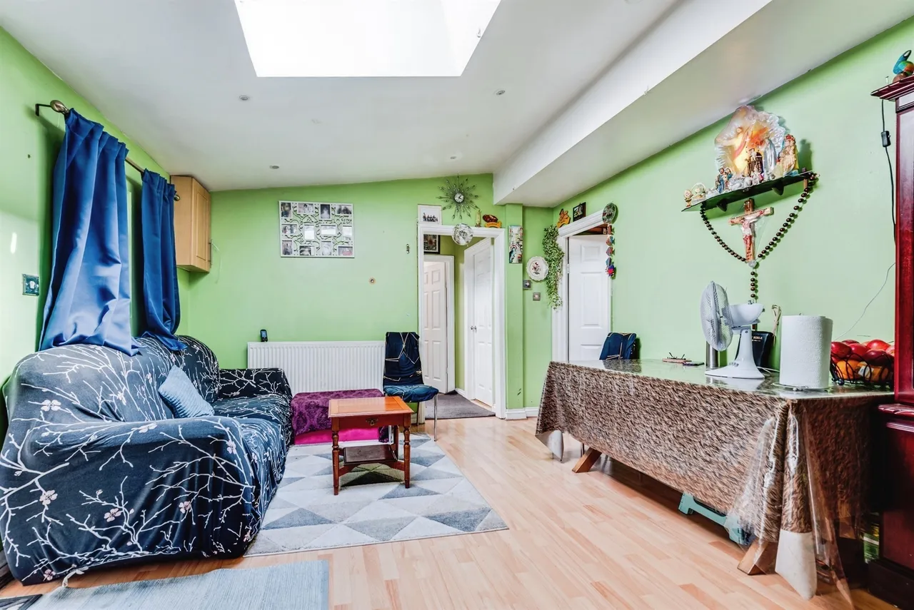 Salisbury Street, Swindon, SN1, photo 3
