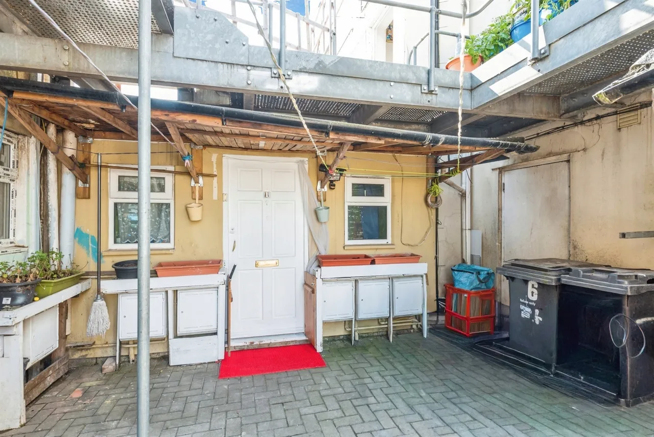 Salisbury Street, Swindon, SN1, photo 9