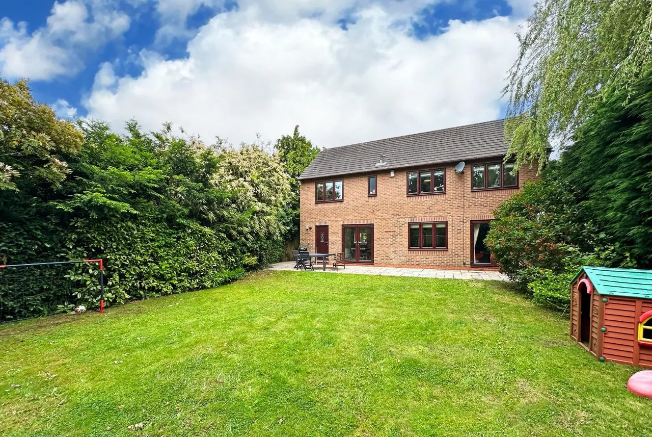 Bishops Close, Bowdon, Cheshire WA14 3NB, photo 30