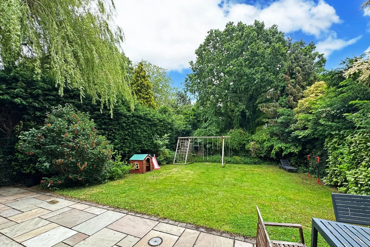 Bishops Close, Bowdon, Cheshire WA14 3NB, photo 5