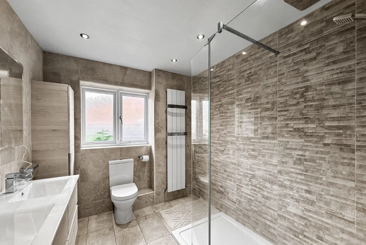 Bishops Close, Bowdon, Cheshire WA14 3NB, photo 11