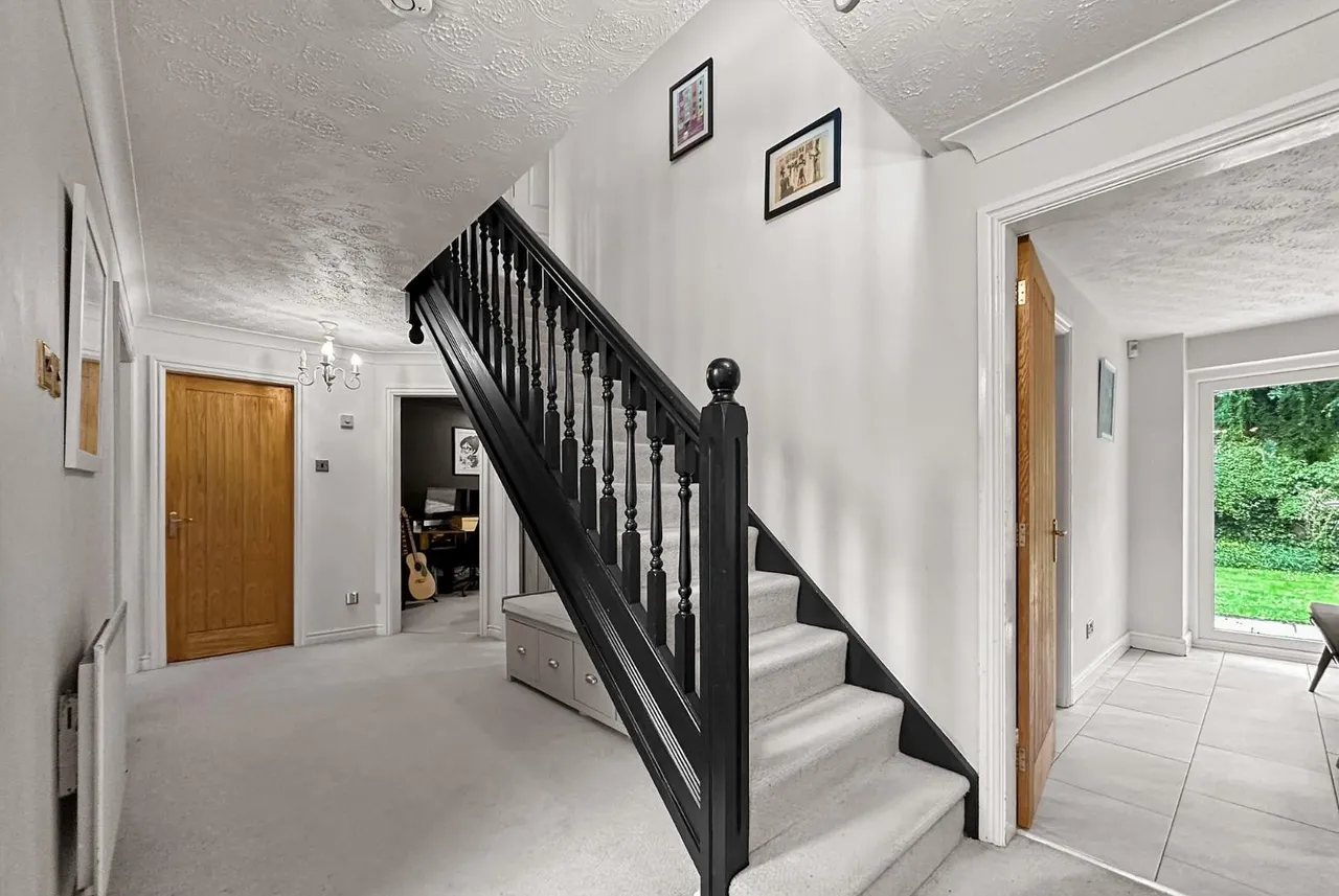 Bishops Close, Bowdon, Cheshire WA14 3NB, photo 8