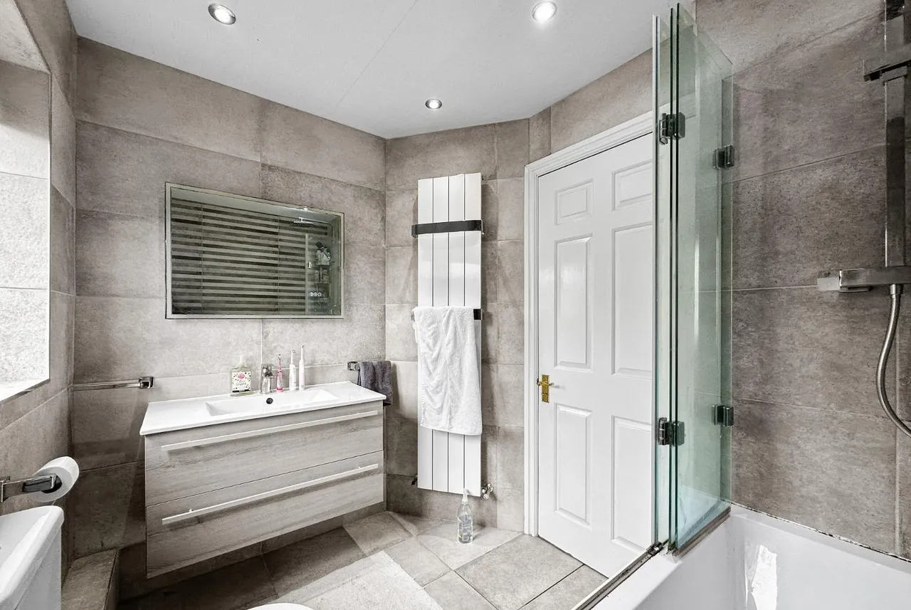Bishops Close, Bowdon, Cheshire WA14 3NB, photo 13