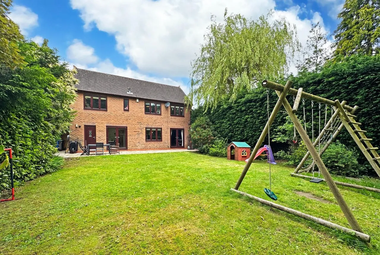 Bishops Close, Bowdon, Cheshire WA14 3NB, photo 6