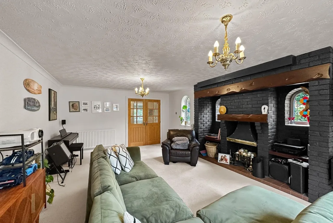 Bishops Close, Bowdon, Cheshire WA14 3NB, photo 22