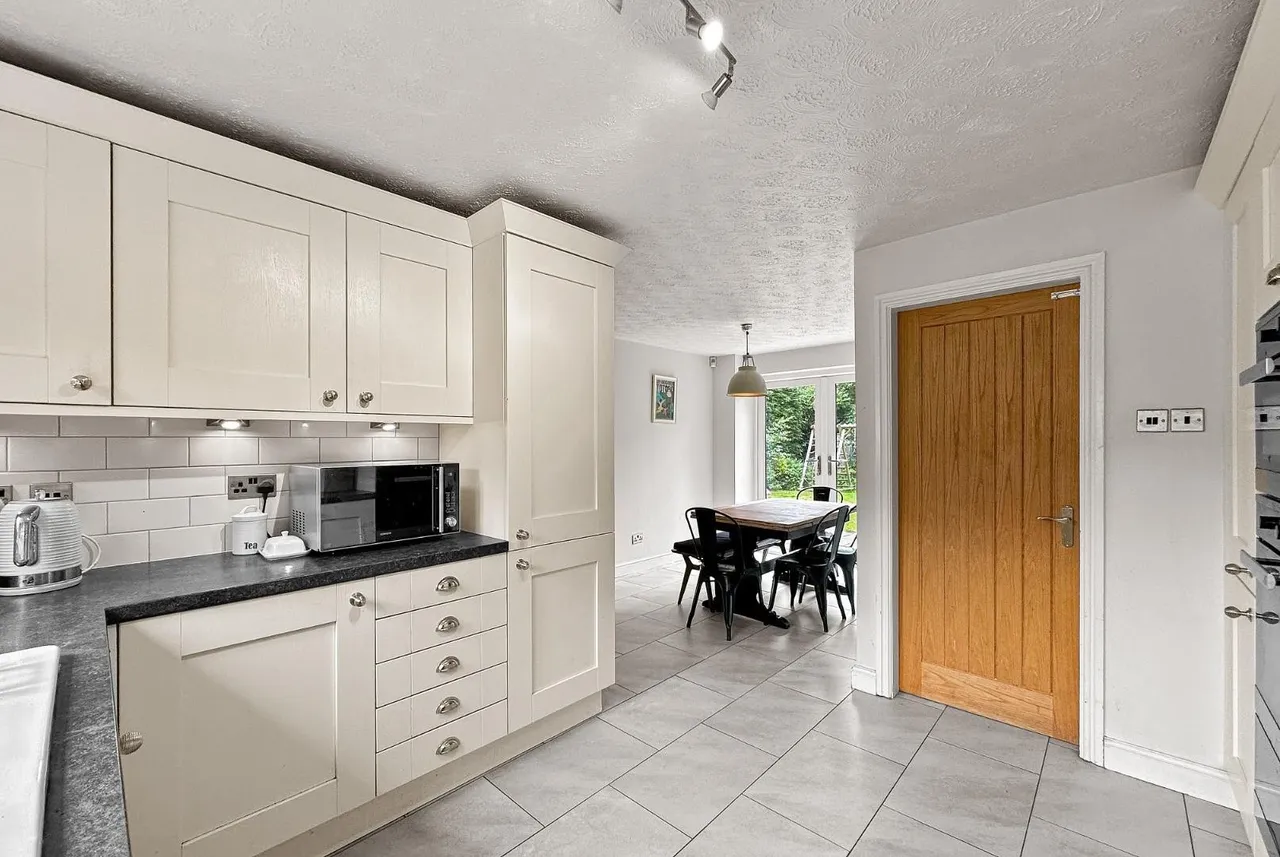 Bishops Close, Bowdon, Cheshire WA14 3NB, photo 25