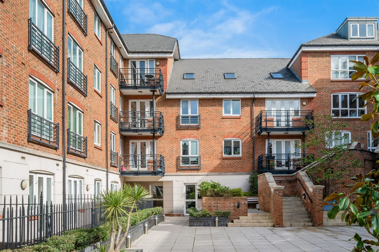 2 bed flat for sale, High Street, TW8