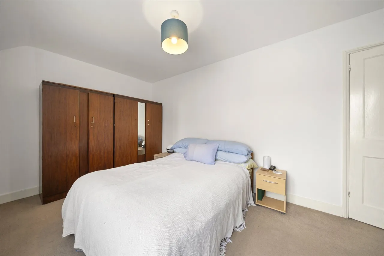 Douglas Road, Esher, Surrey, KT10, photo 7
