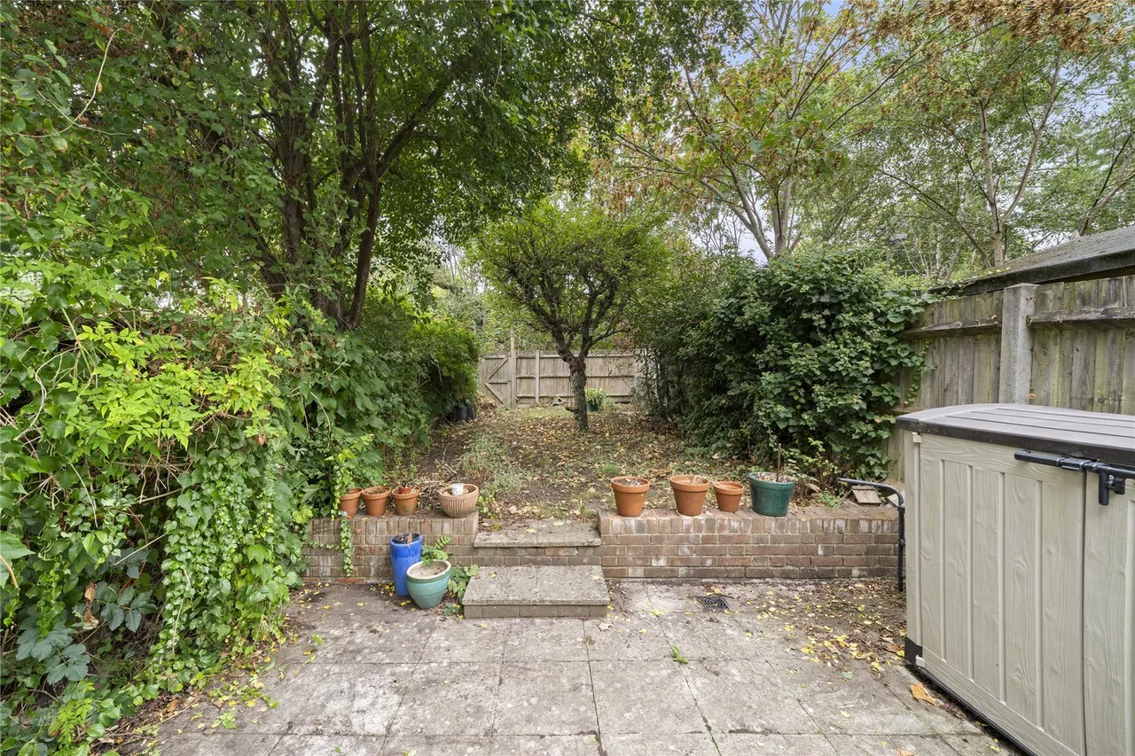 Douglas Road, Esher, Surrey, KT10, photo 10
