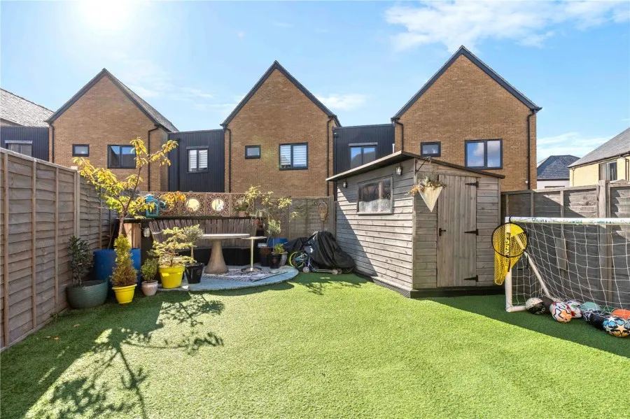 House Under Offer with 3 bedrooms in Newhall, Harlow, CM17, photo 20
