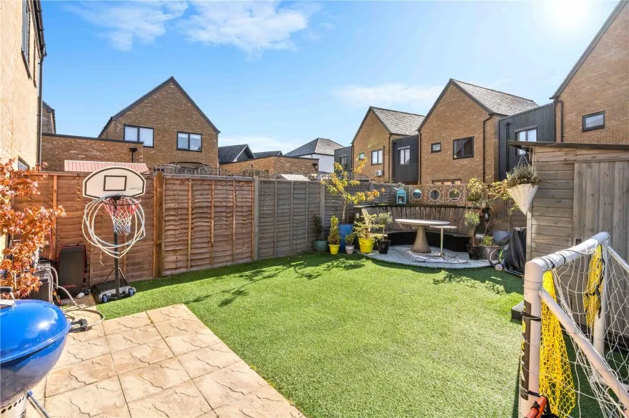 House Under Offer with 3 bedrooms in Newhall, Harlow, CM17, photo 17