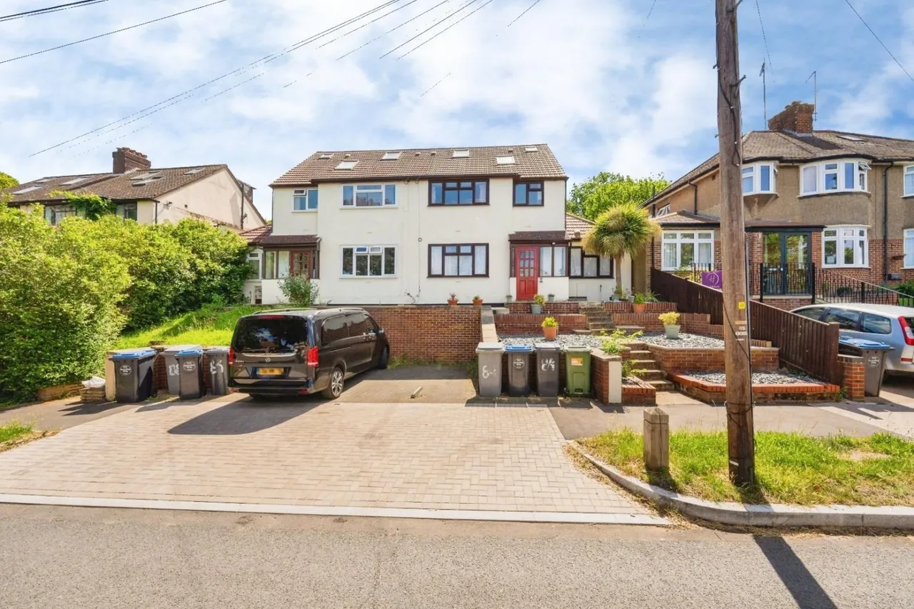 2 bed flat for sale — Beverley Gardens, Wembley