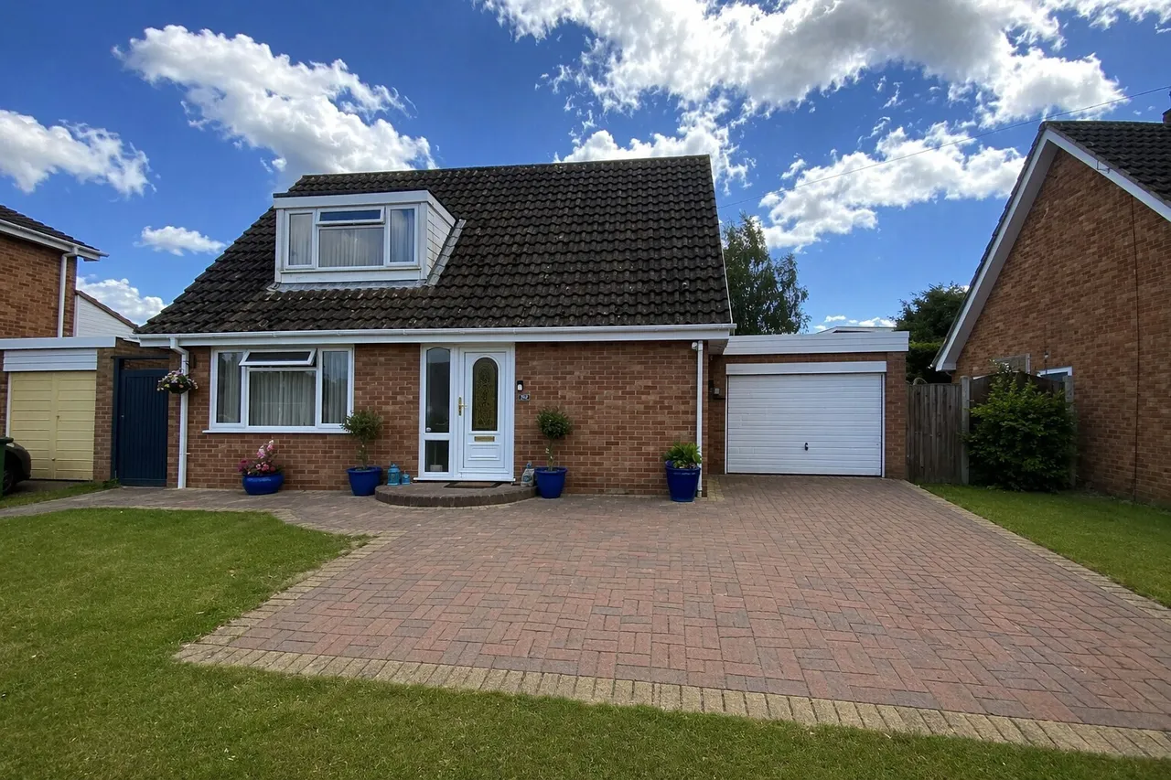 3 bed house for sale — Barrow Drive, Taunton