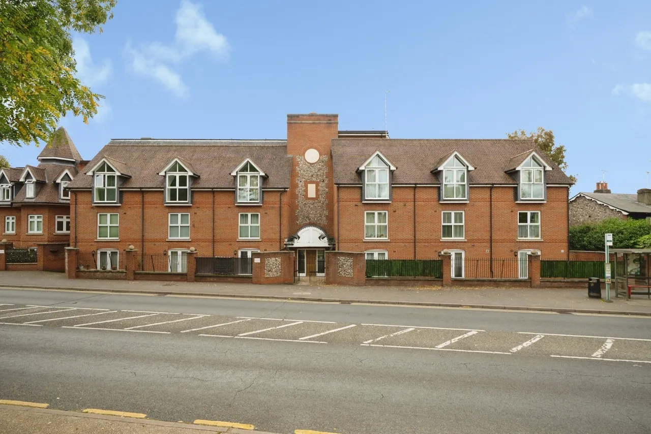 Leret Way, Leatherhead, KT22, photo 12