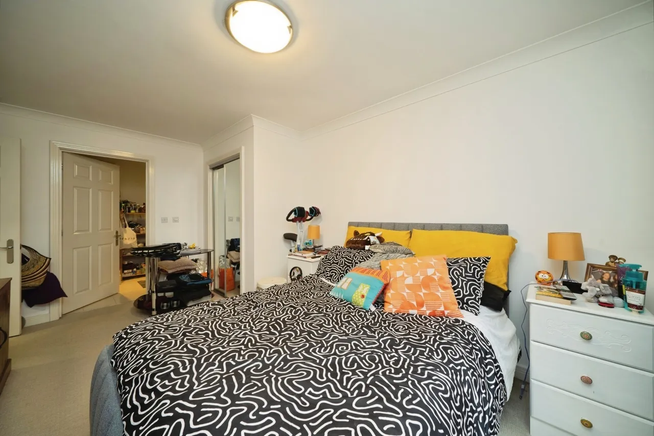 Leret Way, Leatherhead, KT22, photo 3