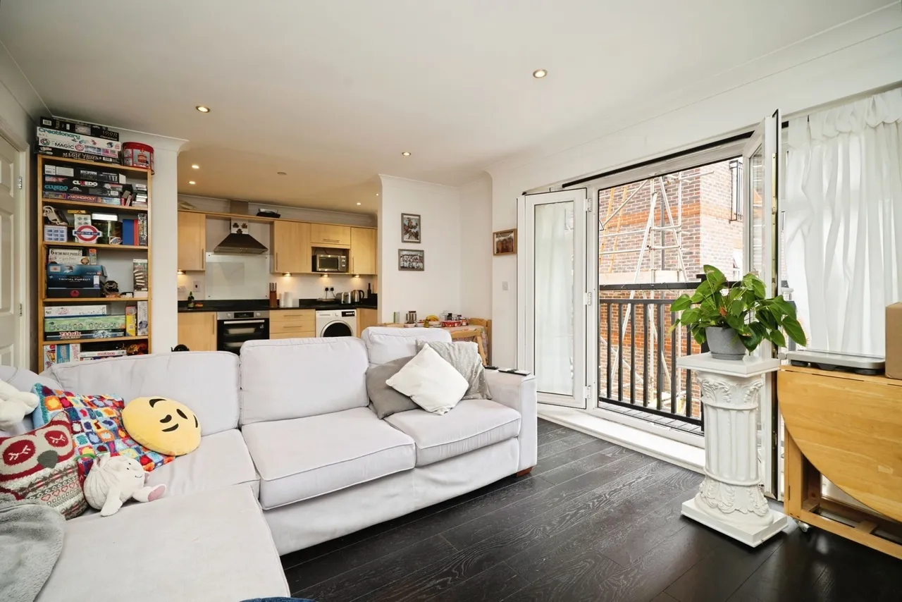 Leret Way, Leatherhead, KT22, photo 2