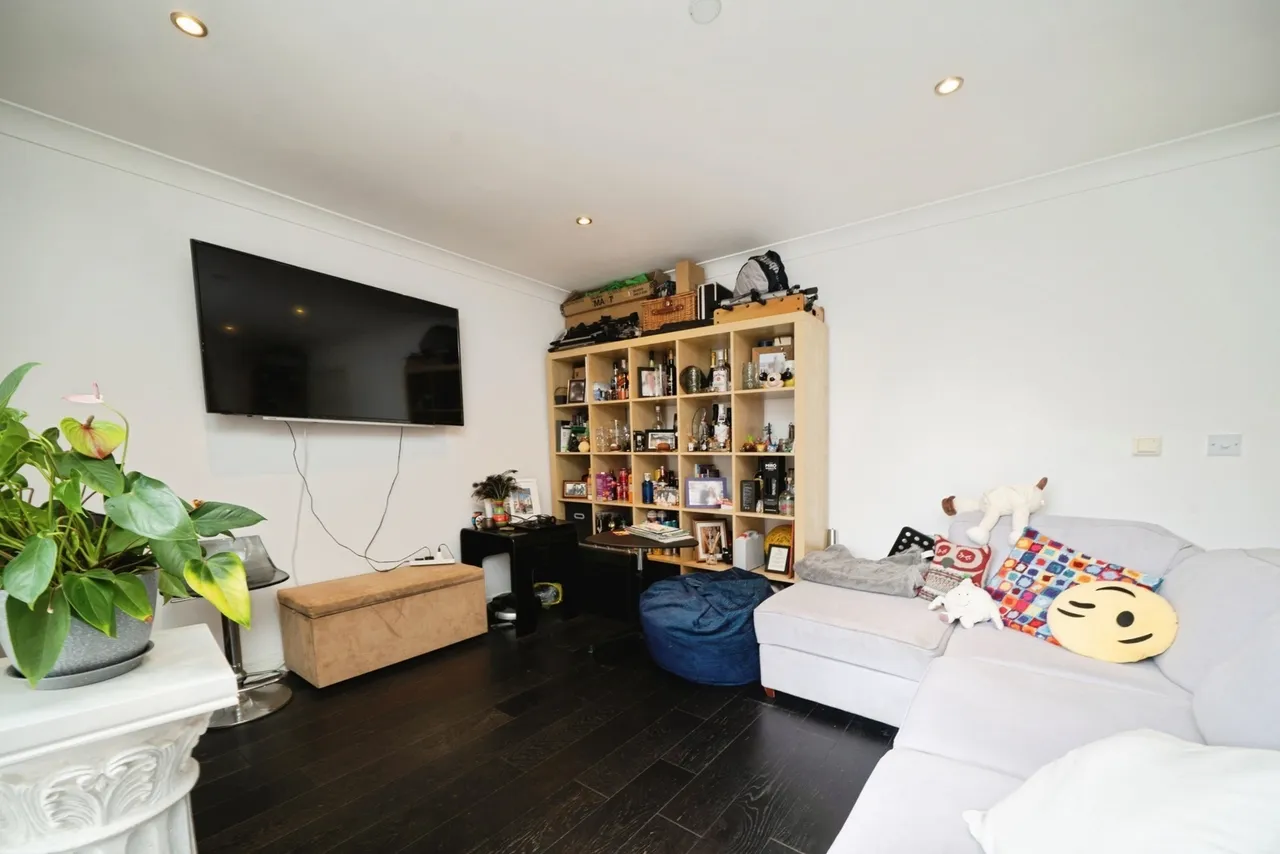 Leret Way, Leatherhead, KT22, photo 11