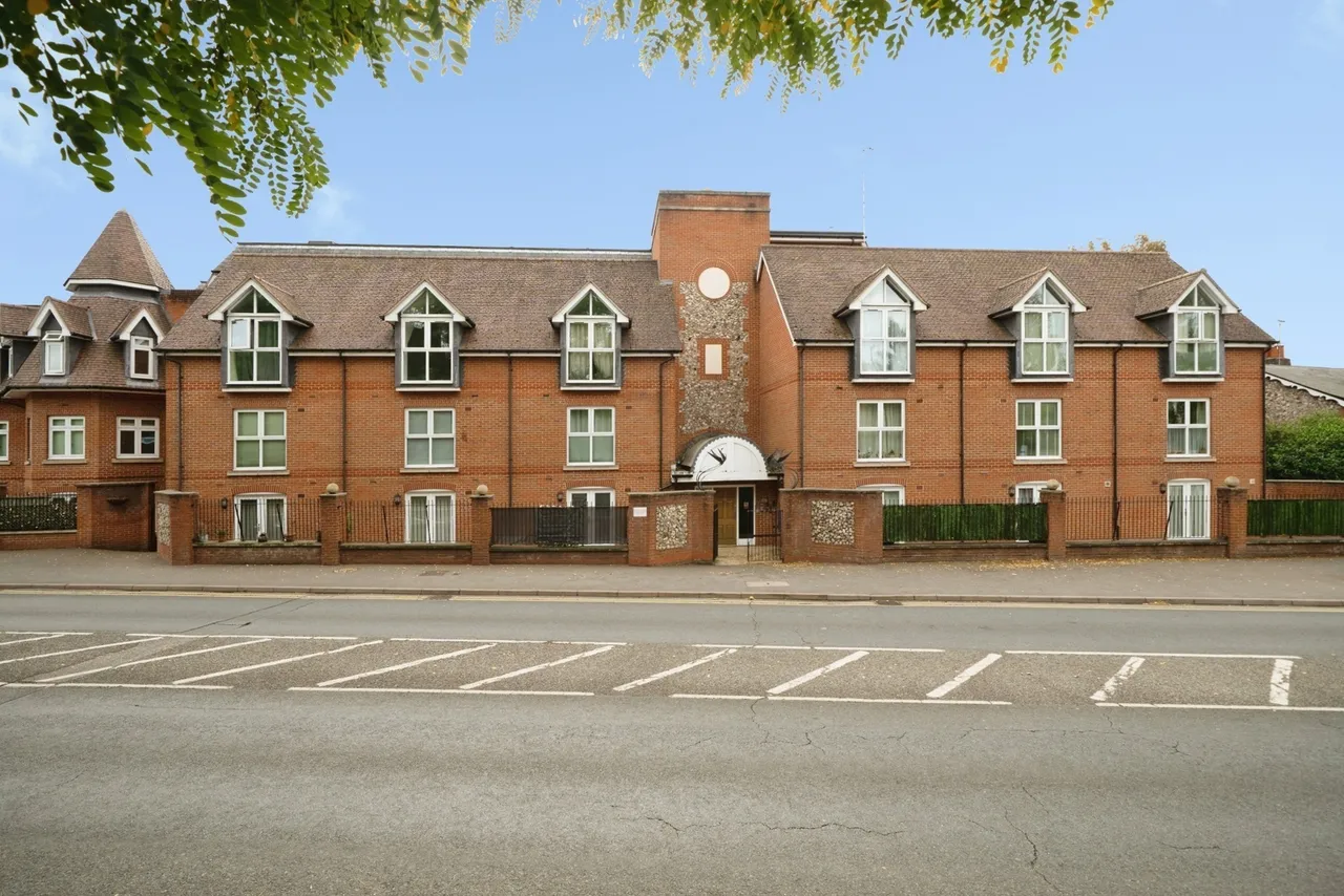 Leret Way, Leatherhead, KT22, photo 5