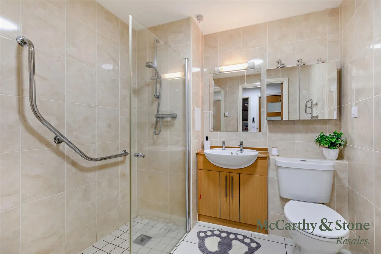 Overnhill Road, Downend, BS16, photo 8