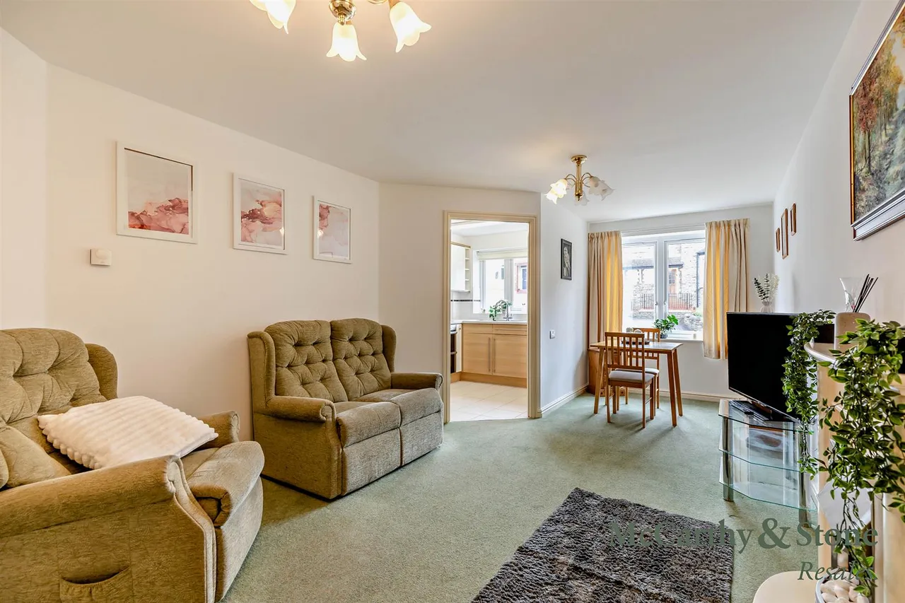 Overnhill Road, Downend, BS16, photo 3