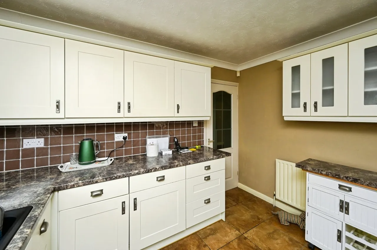 Hardstaff Close, Kirkby-in-Ashfield, NG17, photo 6