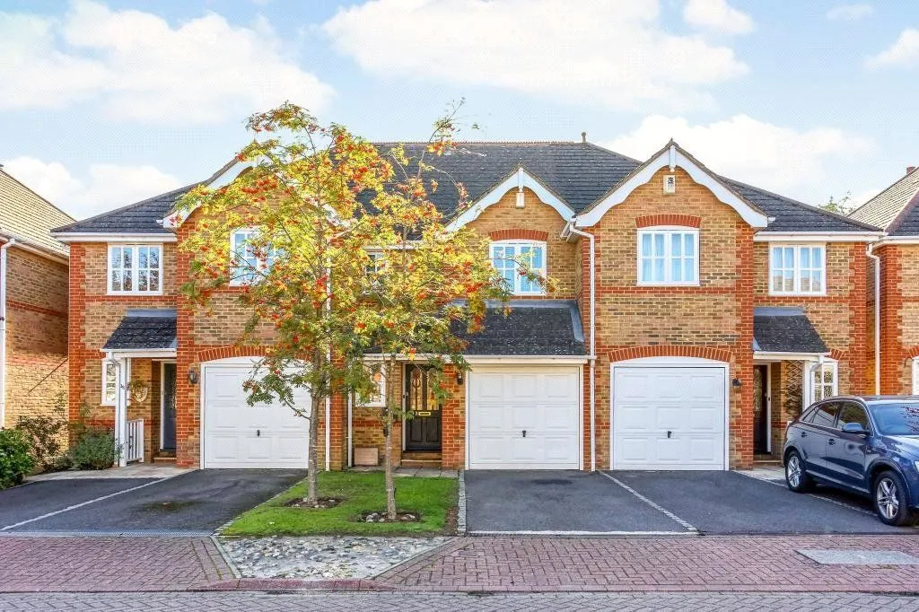 3 bed house for sale — Guards Court, Sunningdale, Berkshire, SL5 0ES