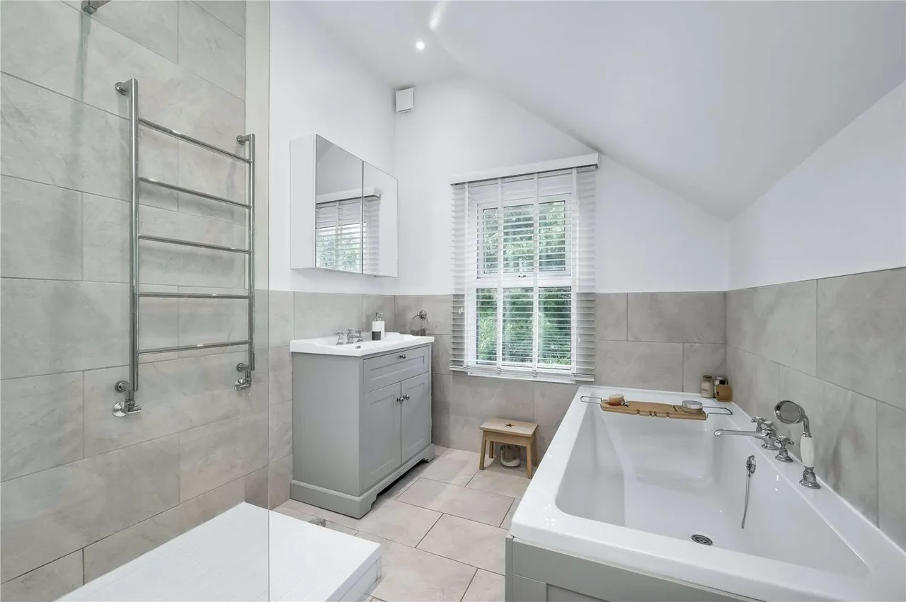 Jubilee Villas, Weston Green Road, Esher, KT10 8JP, photo 9