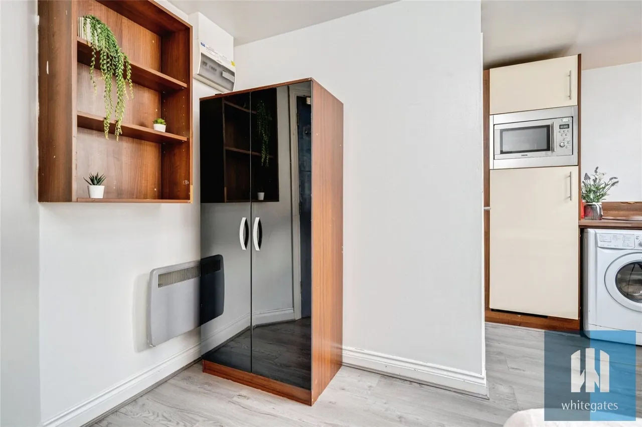 Lancaster House, Kirkgate, HD1, photo 6