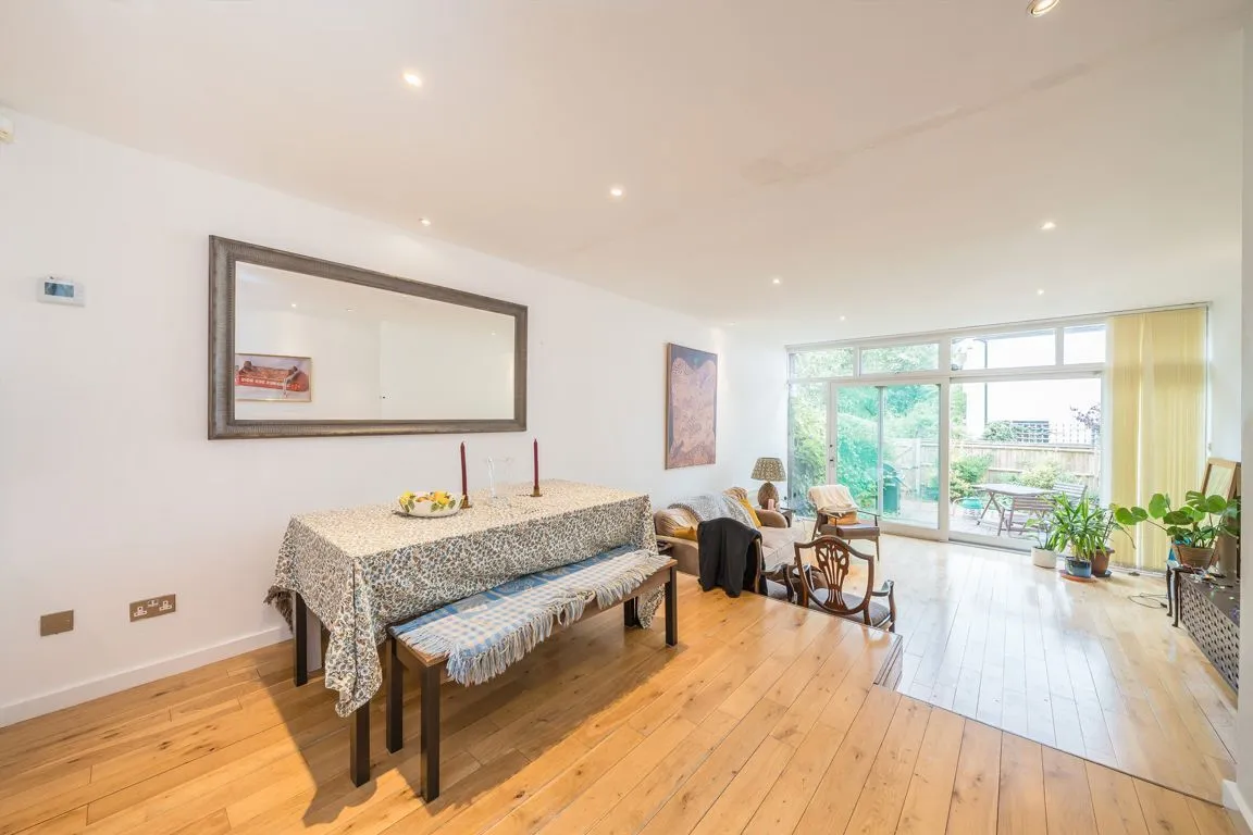Mallard Place, TW1, photo 2